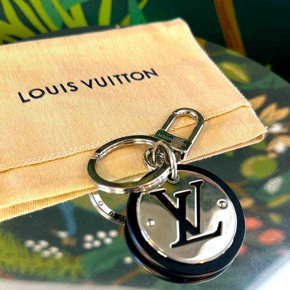 Louis Vuitton Handbags - Louis Vuitton Cut Circle Louis Vuitton “LV” Bag Charm 🖤 🩶